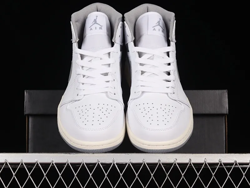 All categories Air Jordan Jordan series basketball shoes Air Jordan 1 Mid G version pure original Air Jordan 1 Mid "Vintage Grey" AJ1 Joe 1 white gray mid-top basketball shoes 554724-135